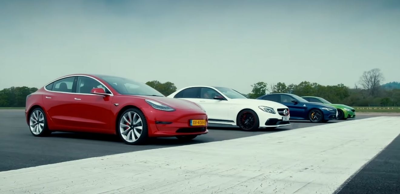 Chris Harris (Top Gear) enfrenta al Tesla Model 3 Performance con los Alfa Romeo Giulia QV, BMW M3 y Mercedes-AMG C63 S