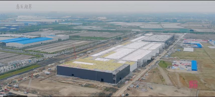 La Gigafábrica 3 de Tesla en China comenzará a operar en agosto, ya se han instalado los primeros equipos en su interior