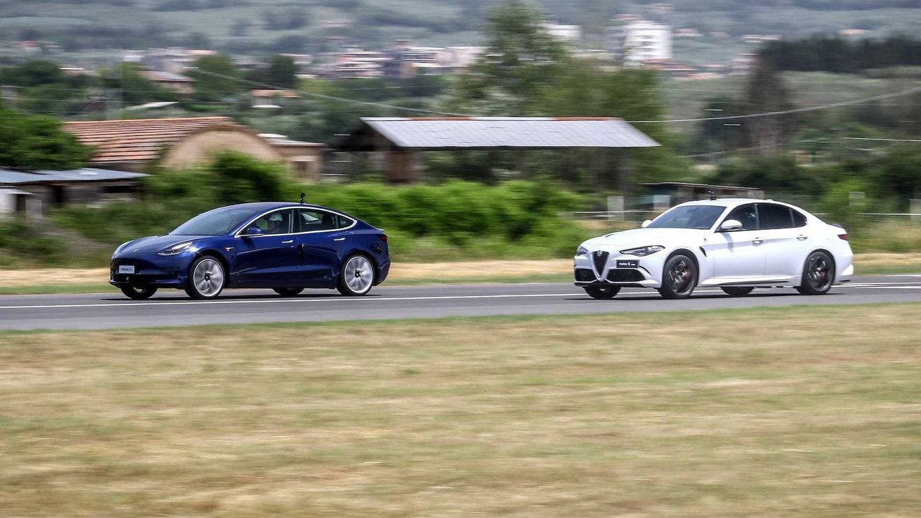 El Tesla Model 3 Performance se enfrenta al Alfa Romeo Giulia QV y su motor V6 biturbo de origen Ferrari