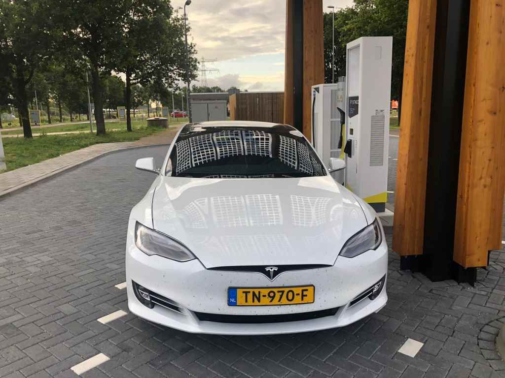 Los primeros propietarios del Tesla Model S con CCS Combo, indican que pueden alcanzar potencias superiores a la lograda en los Supercargadores