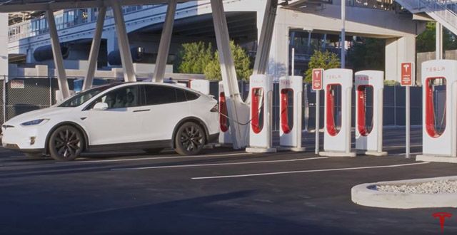 Tesla abre nuevos Supercargadores V3 en Las Vegas, capaces de cargar 1.500 coches cada día