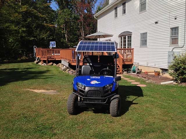 Este hombre ha prescindido de la red eléctrica en su hogar y ha comenzado a utilizar energía solar e hidrógeno para suministrar la energía que necesita