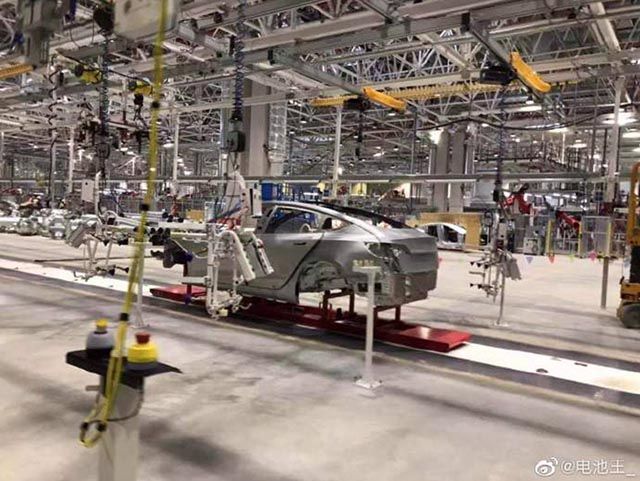 Tesla está ultimando los detalles de la línea de producción de la Gigafábrica 3 de China mediante el ensamblaje de las primeras unidades del Model 3