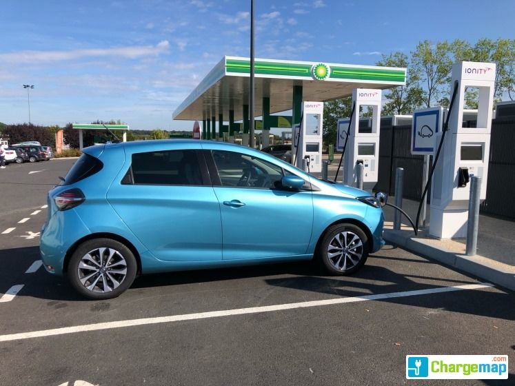 El nuevo Renault ZOE es probado en una estación de IONITY: 45 minutos para pasar del 25% al 90% de carga