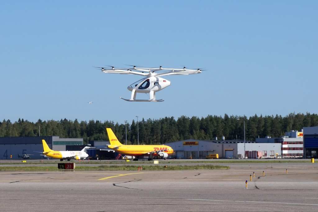 Volocopter, el helicóptero eléctrico, realiza su primer vuelo en un aeropuerto con tráfico aéreo