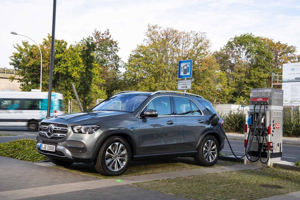 El Mercedes-Benz GLE 350 de 4MATIC es el primer híbrido enchufable con 100 kilómetros de autonomía