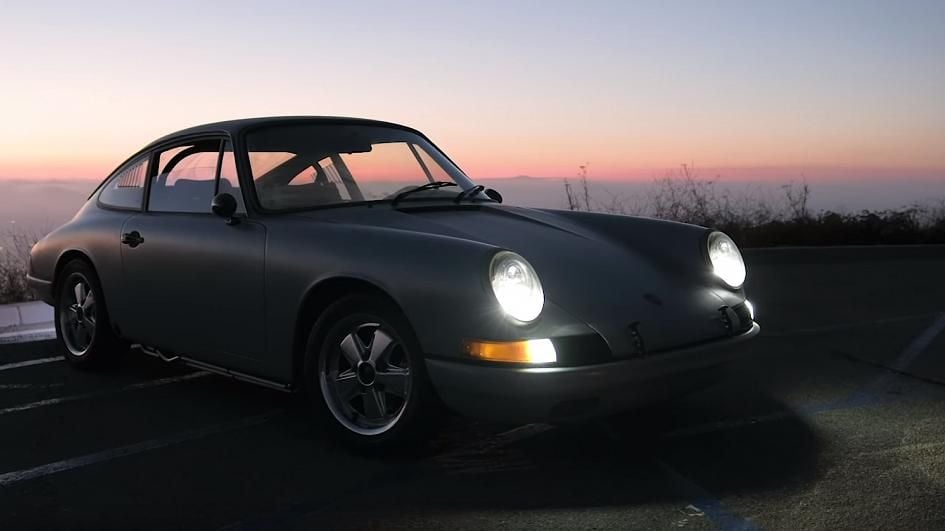 Porsche 912 convertido a eléctrico con el sistema de un Tesla Model S