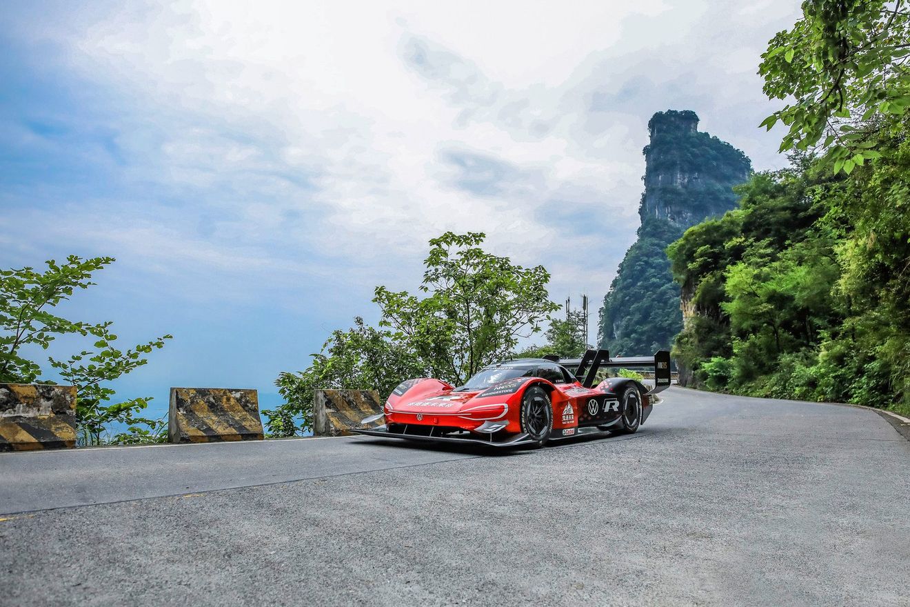 El Volkswagen ID. R logra un nuevo récord, esta vez en "la Puerta del Cielo"