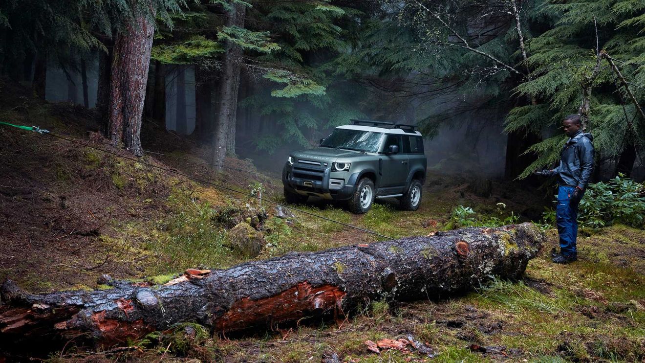 Nuevo Land Rover Defender: un todoterreno neo-retro con versiones mild-hybrid e híbrida enchufable