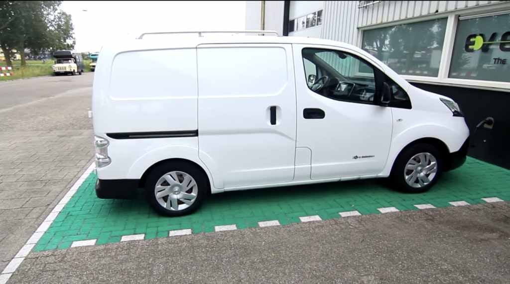 El sueño de cualquier taxista o repartidor. Una Nissan e-NV200 con 70 kWh de batería y 400 km de autonomía real