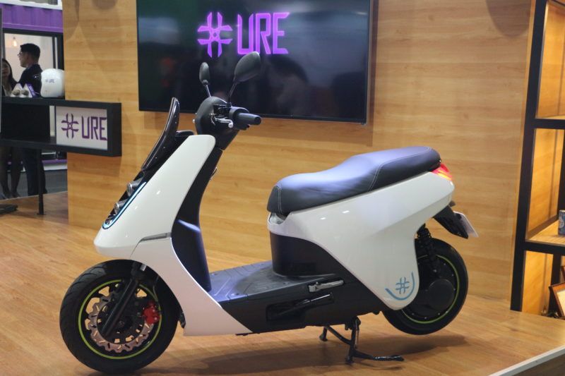 URE presenta un scooter a hidrógeno. Hasta 110 km de autonomía, repostaje en 3 minutos...y necesidad de revisar periódicamente el depósito de hidrógeno