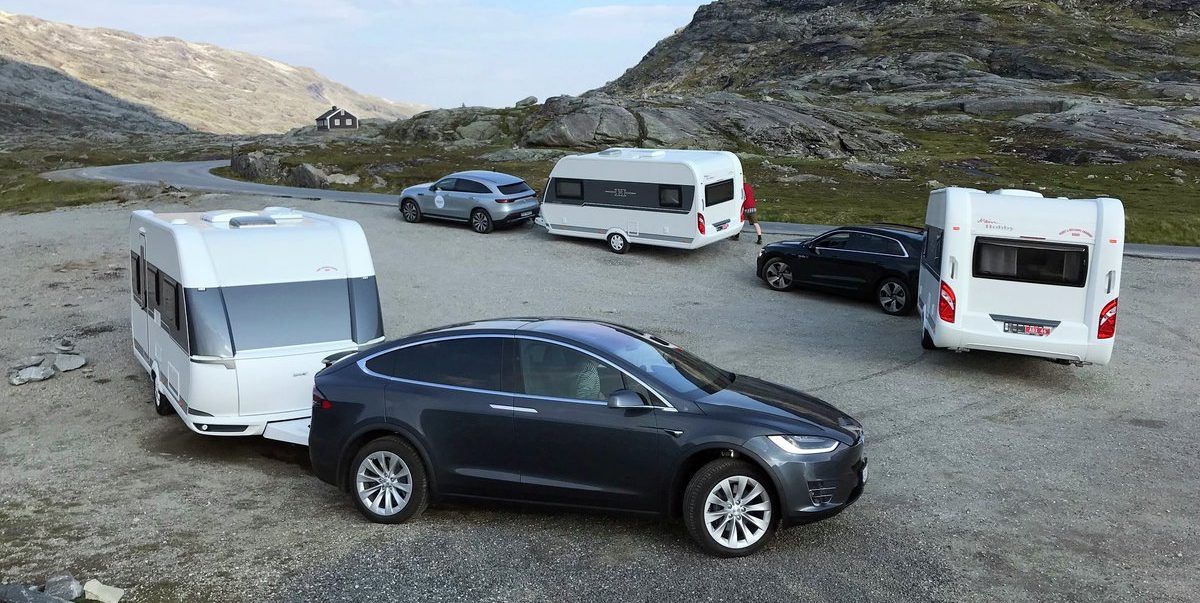 Los Audi e-tron, Mercedes-Benz EQC y Tesla Model X se enfrentan a un test de remolque con una caravana. ¿Cuál es el vencedor?