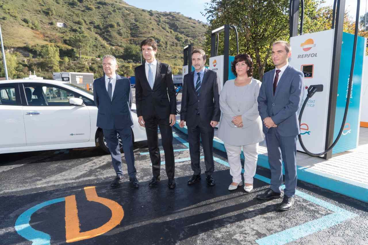 IBIL y Repsol inauguran en Bizkaia la estación de carga con los puntos de mayor potencia de Europa. Cuatro puestos de 400 kW cada uno