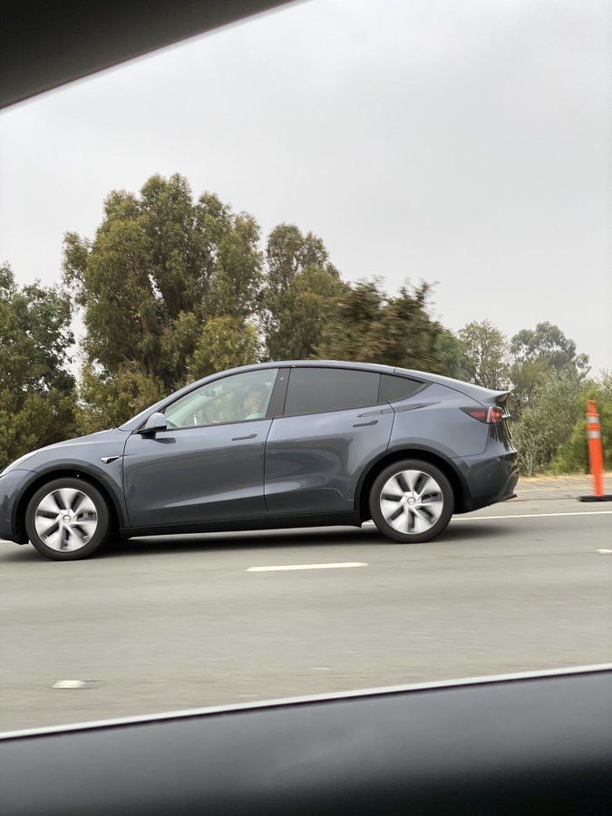 Nuevas fotos del Tesla Model Y que llegará antes de lo esperado al mercado, y que lo hará para revolucionar el segmento de los SUV