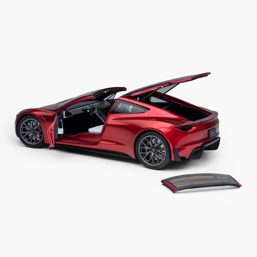 Tesla lanza una maqueta a escala 1:18 del nuevo Roadster... mostrándonos con ella detalles como su enorme portón