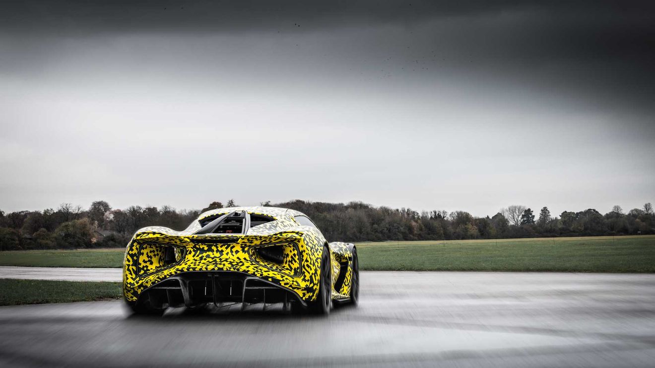 Lotus prueba su hiperdeportivo eléctrico Evija en el circuito de Top Gear