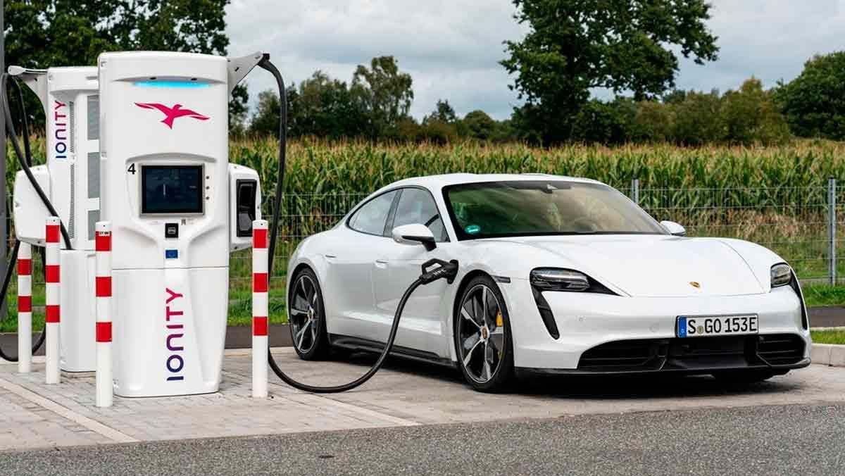 Porsche confirma los precios para los propietarios del Taycan en la red de IONITY