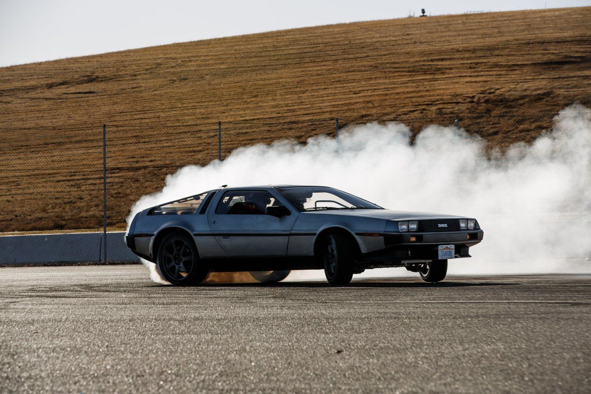 Conoce a Marty: el DeLorean DMC-12 eléctrico capaz de hacer drifting de forma autónoma