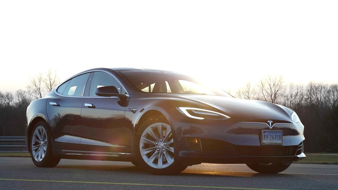 El Tesla Model S es elegido como uno de los coches de la década por Autocar. ¿Por qué?