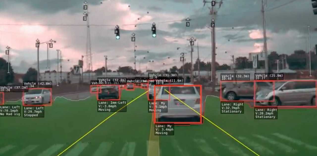 Tesla publica un vídeo donde muestra los avances que están logrando con el sistema de conducción autónomo