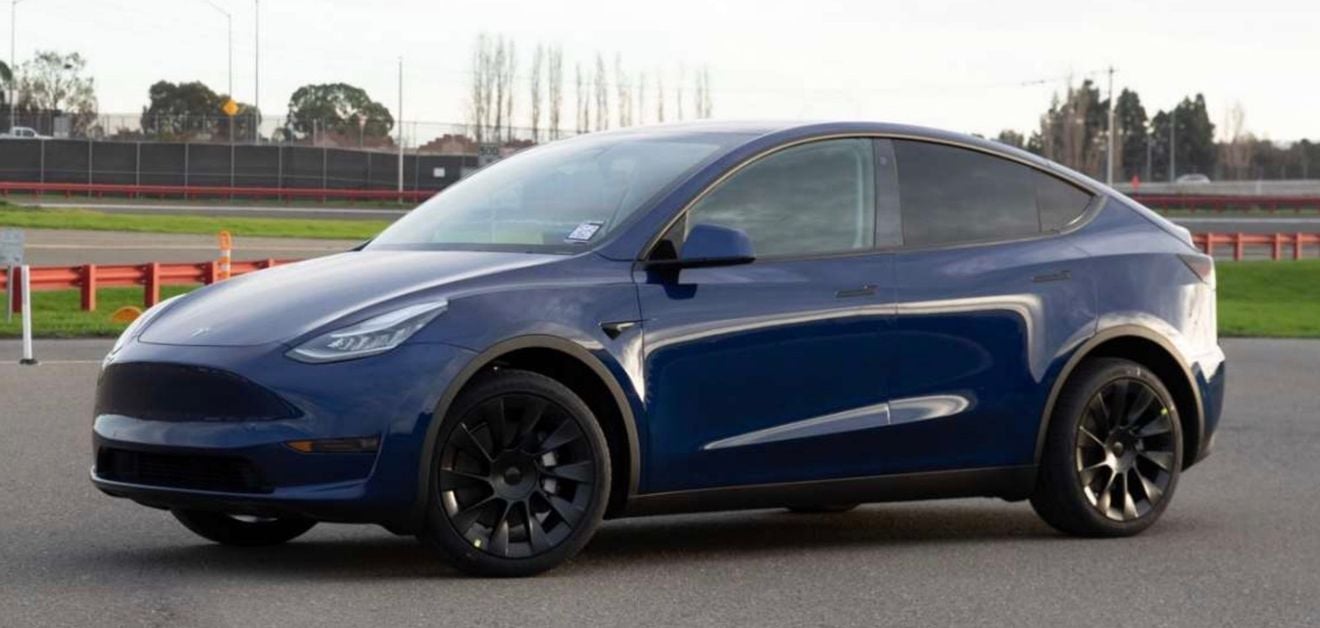 Tesla muestra la primera imagen del Model Y de producción y de su avanzado sistema de fabricación