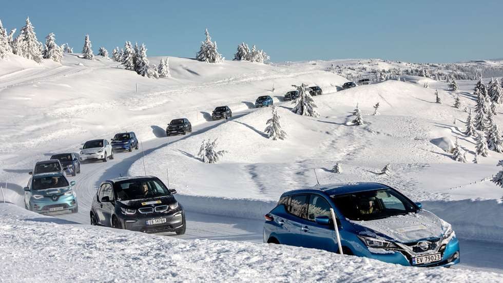 Súper prueba de autonomía de 20 coches eléctricos en invierno. ¿Qué diferencias habrá entre las cifras oficiales y las reales?