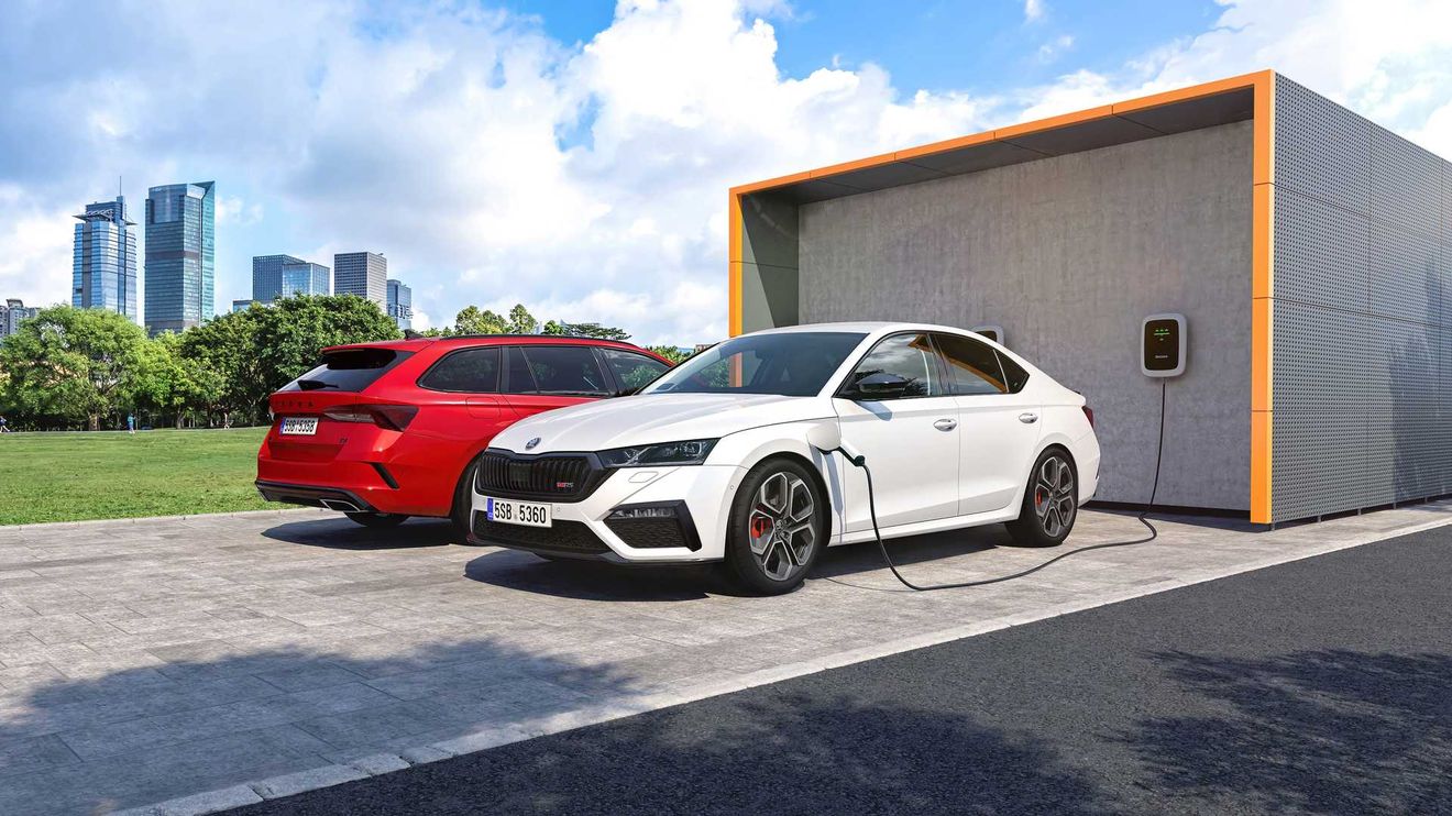 Skoda Octavia RS iV: un híbrido enchufable de carácter deportivo con 60 kilómetros de autonomía