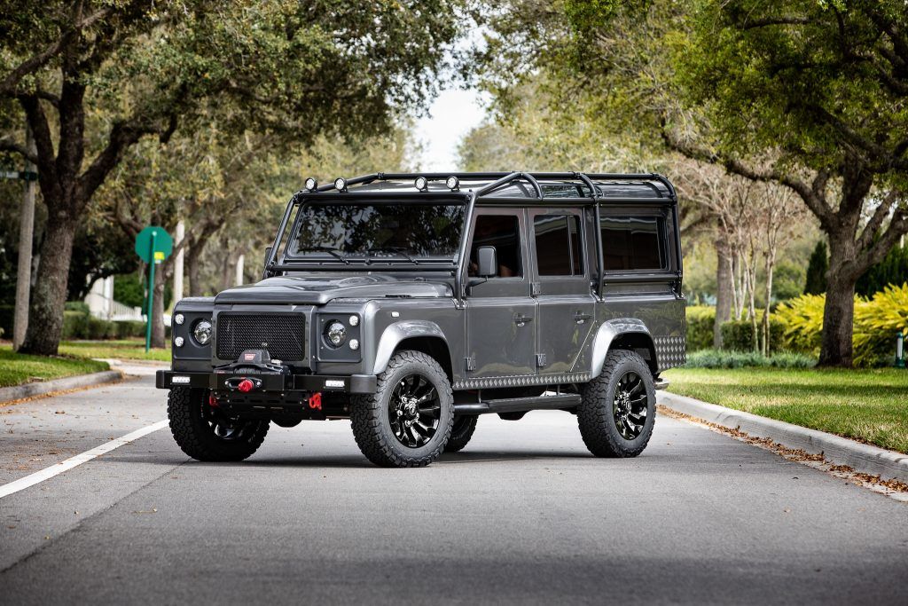 Este Land Rover Defender es eléctrico, tiene 100 kWh y más de 350 km de autonomía