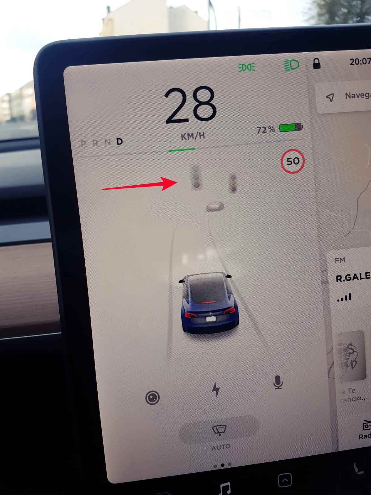 Tesla activará el sistema de reconocimiento de señales del Autopilot en unas semanas en Estados Unidos, y llegará a Europa en el tercer trimestre