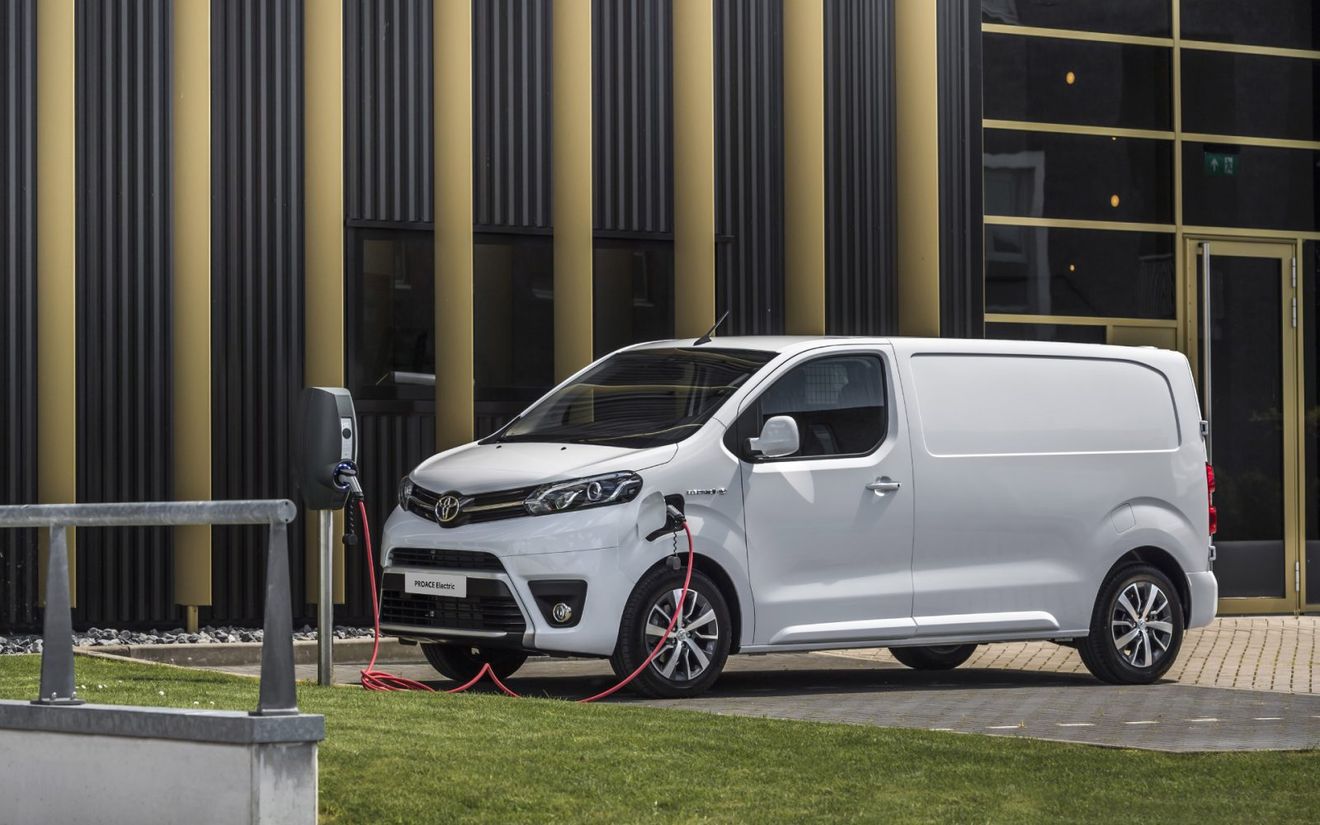 Toyota Proace Electric: hasta 330 km de autonomía y una garantía de 8 años para su batería