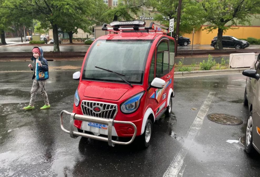 Primeras pruebas del Chang Li, el "coche" eléctrico más barato del mundo: apenas cuesta 1.000 euros