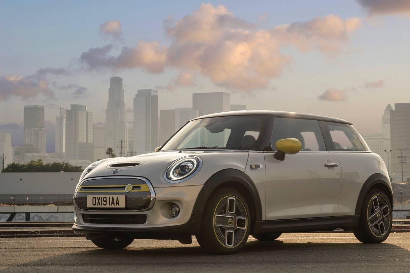 MINI prepara 3 nuevos modelos y anuncia el abandono de los híbridos enchufables en favor de los eléctricos