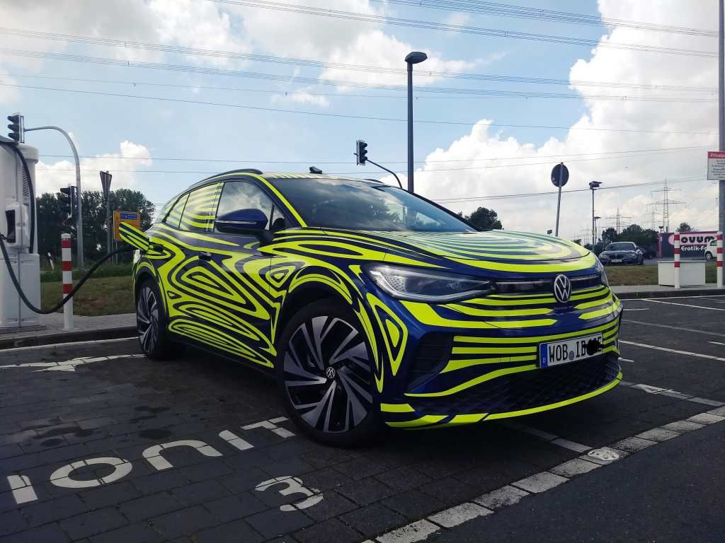 Avistada una unidad del Volkswagen ID.4 cargando a 126 kW