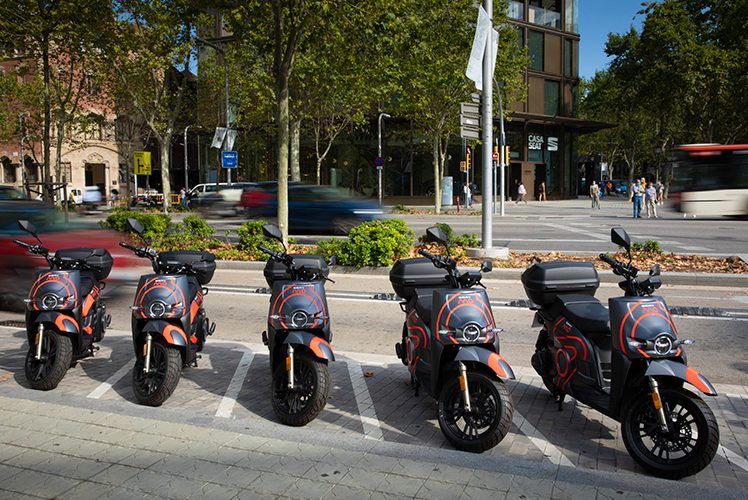 SEAT MÓ lanza su servicio de motosharing en Barcelona