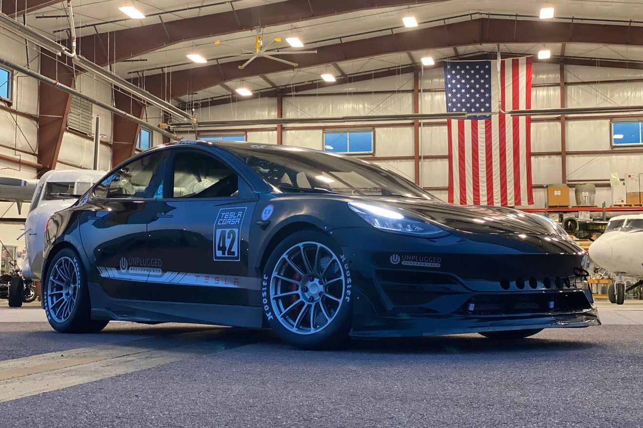 Unplugged Performance arregla a tiempo su Tesla Model 3 y logra el segundo puesto en Pikes Peak