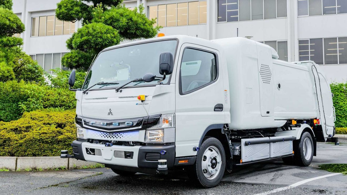 FUSO presenta un camión de la basura eléctrico y autónomo