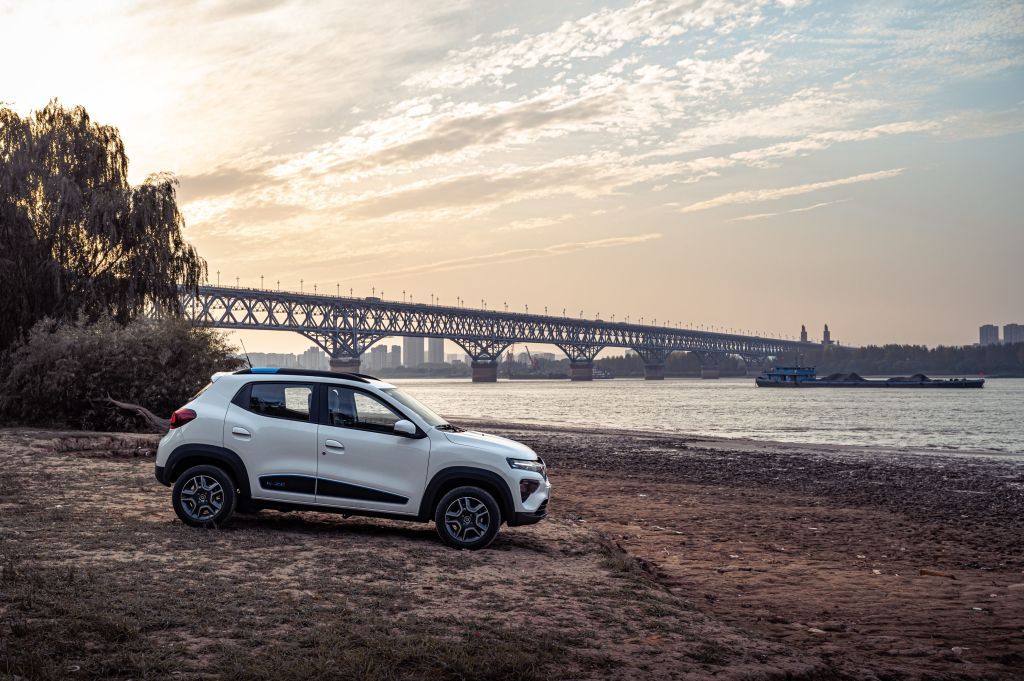 ¿Por qué Renault lleva meses sin poder vender el ambicioso City K-ZE, el coche eléctrico asequible hermano del Dacia Spring?