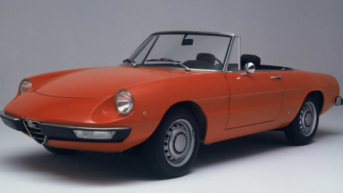 Éste Alfa Romeo Spider de los años 80 es un clásico convertido con baterías de Tesla