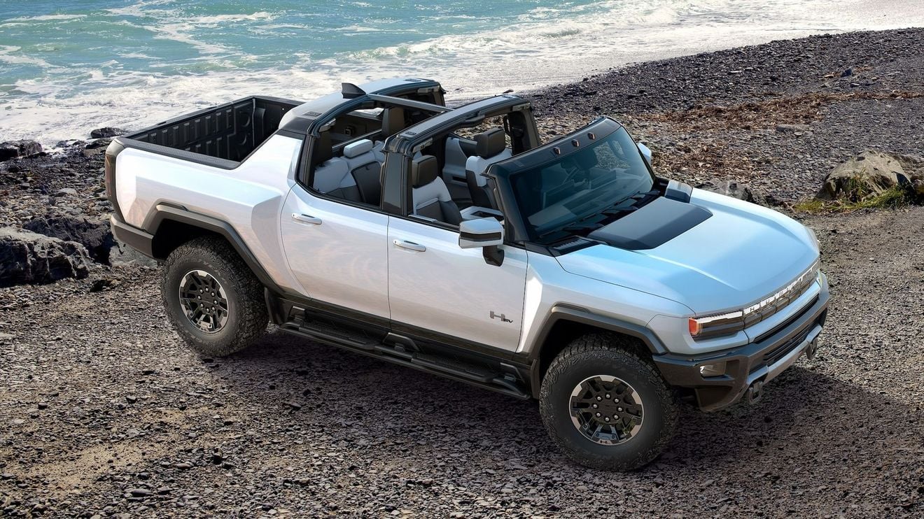 GMC Hummer EV: una radical pick-up eléctrica descapotable con hasta 563 kilómetros de autonomía y verdaderas capacidades todoterreno