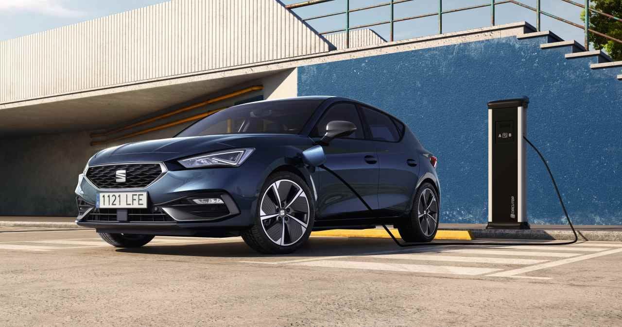 Se abren los pedidos del SEAT León e-Hybrid en España. Desde 34.080 euros, batería de 13 kWh y 64 km de autonomía eléctrica