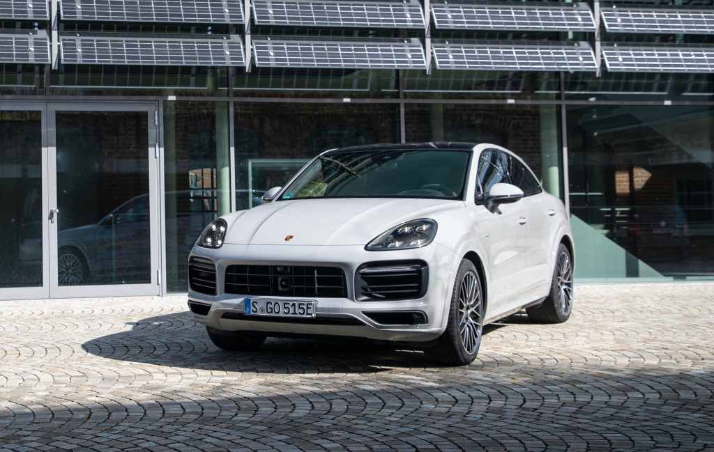 El nuevo Porsche Cayenne enchufable aumenta un 30% su autonomía eléctrica