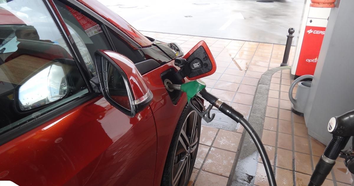 En marzo no solo subieron los combustibles, se duplicaron las búsquedas de coches eléctricos e híbridos