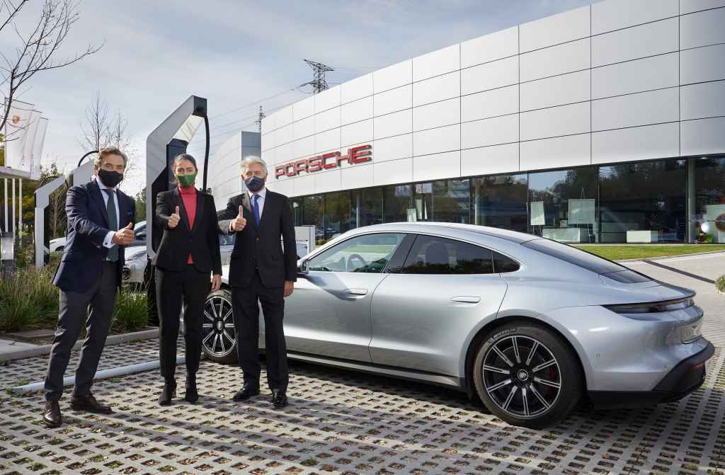 Iberdrola y Porsche crearán una red de recarga ultrarrápida para coches eléctricos en España