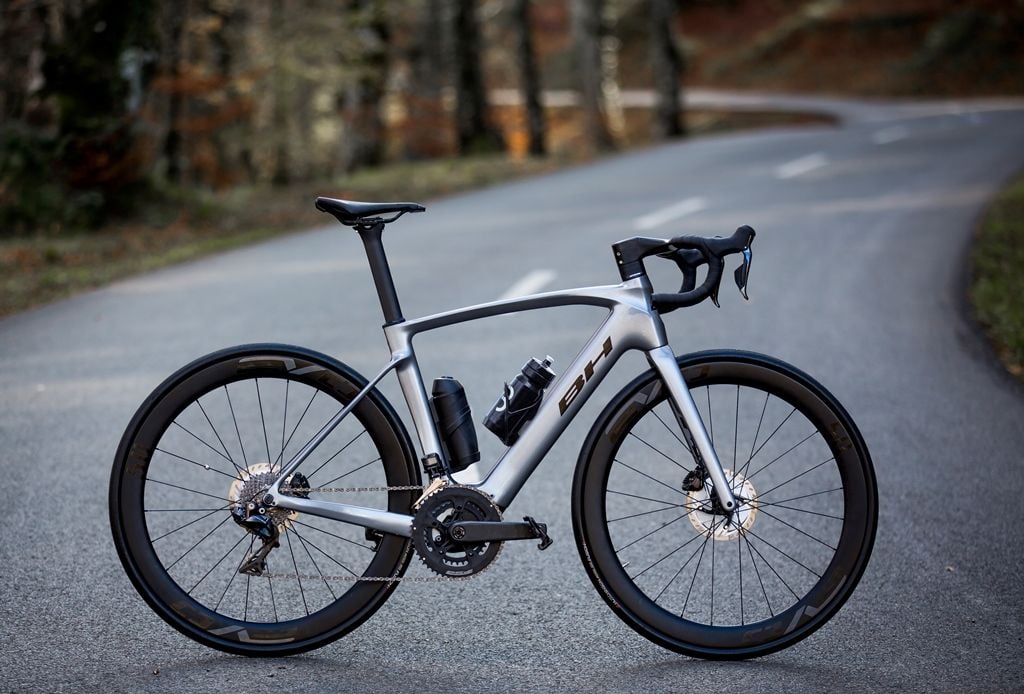 BH Core Carbon. Una bicicleta eléctrica con cuadro de carbono, 12.6 kilos de peso, y 220 km de autonomía