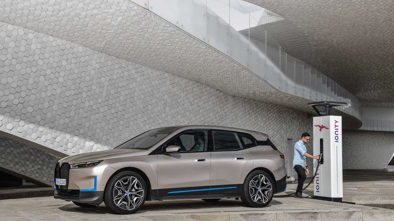 BMW permitirá pre-climatizar la batería de sus coches eléctricos de forma manual