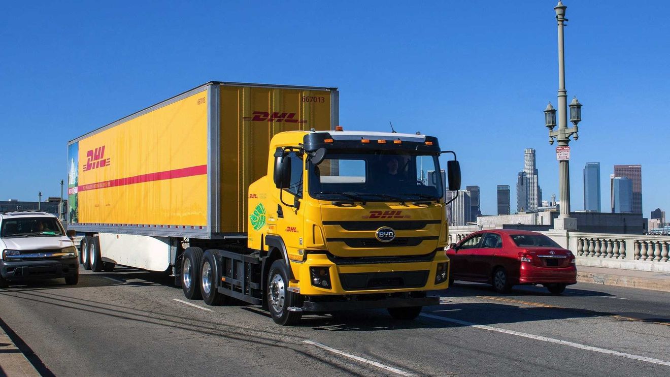 DHL adquiere camiones eléctricos de BYD Clase 8