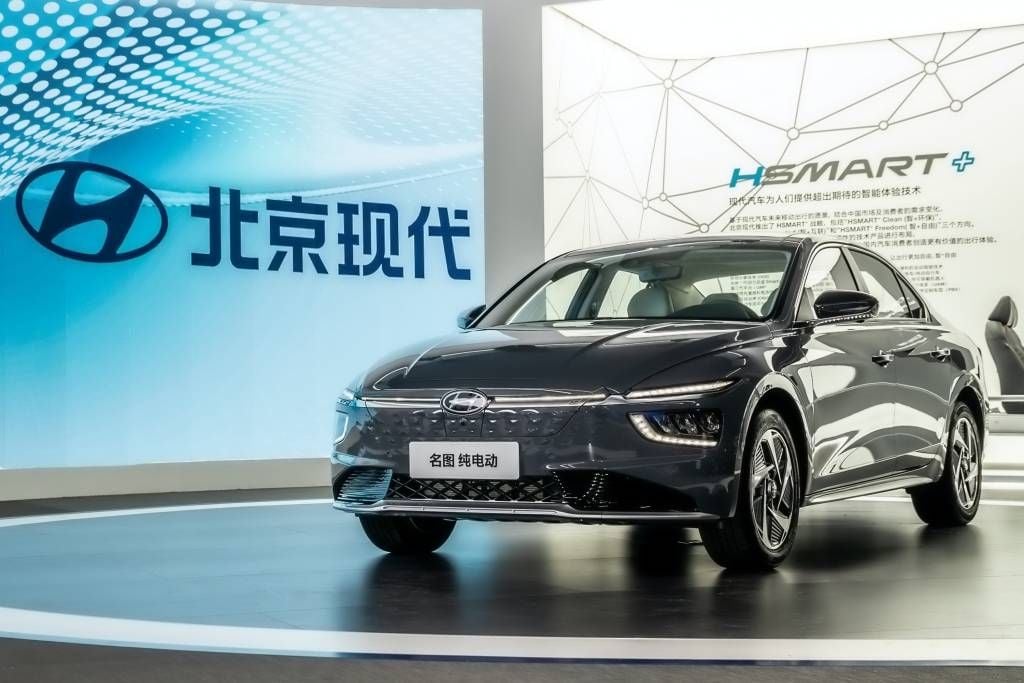 Hyundai Mistra. Una atractiva berlina eléctrica con 56 kWh y 450 km de autonomía