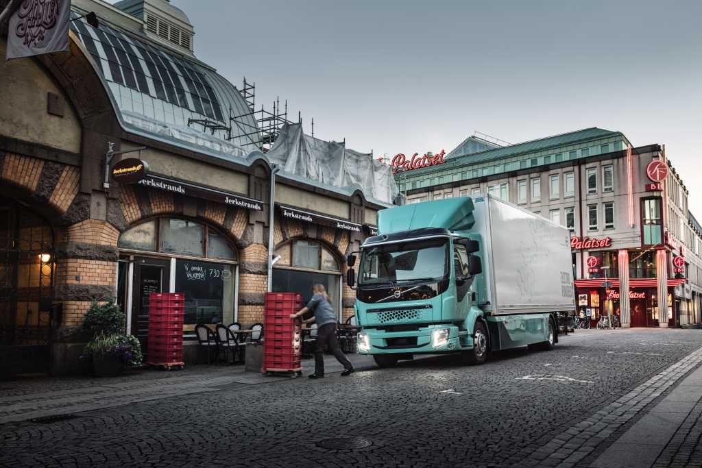 Mientras que algunos camioneros dicen que son una mierda, Iveco y Enel X trabajarán en la infraestructura de los camiones eléctricos