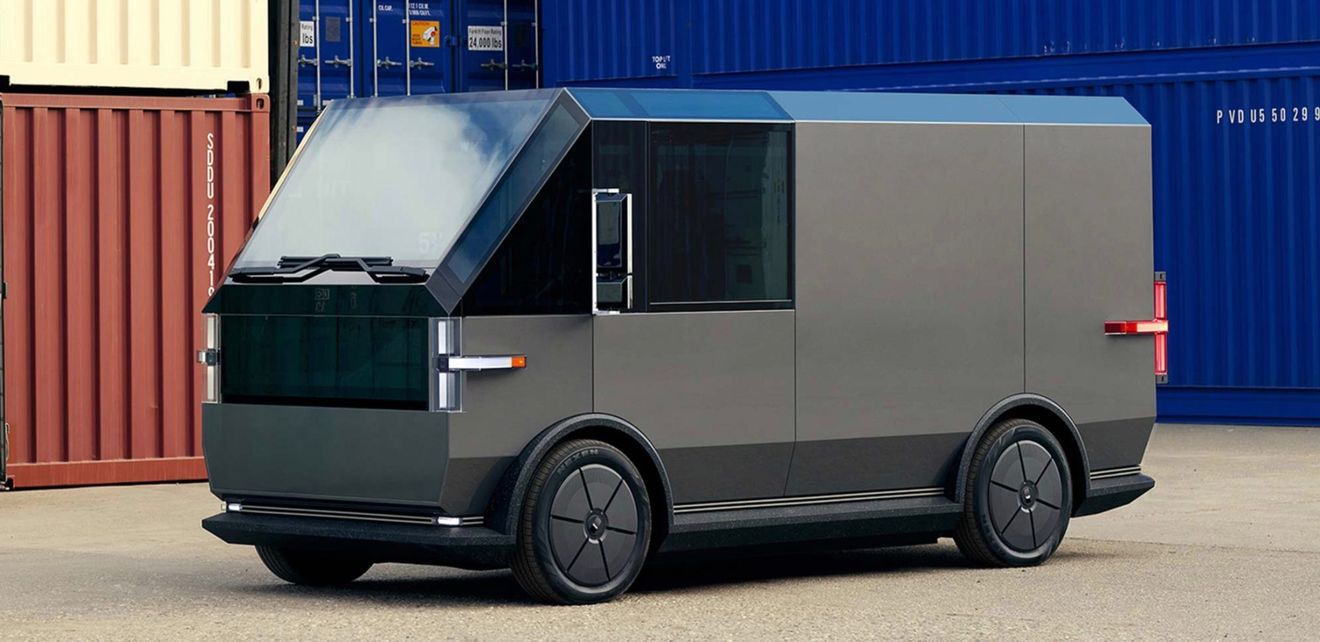 Canoo presenta una furgoneta de reparto eléctrica con una estética que recuerda a la Tesla Cybertruck