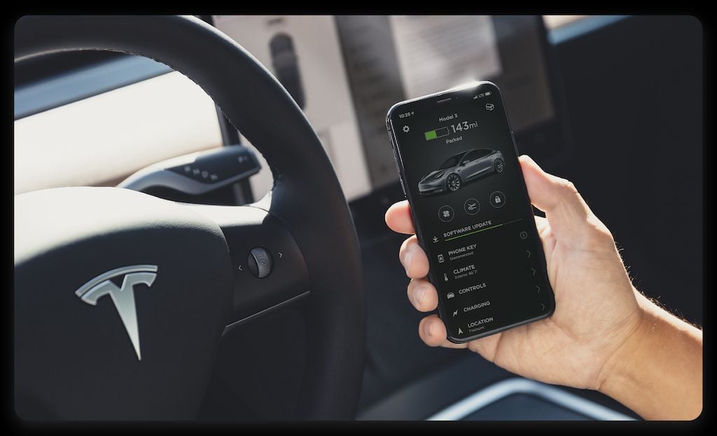 Mientras llega el nuevo software navideño, Tesla España ofrece a sus clientes renovar su coche